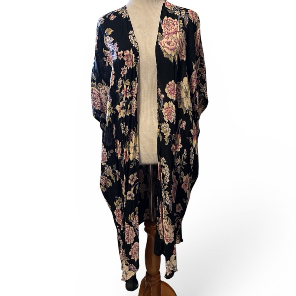 Floral Kimono Cardigan with black background - Picture 2 of 8